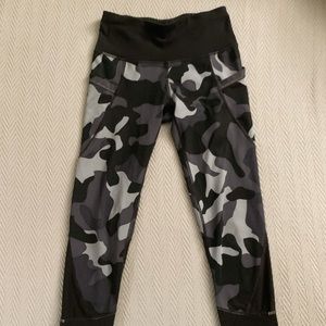 Athleta Camo Relay Capri Leggings